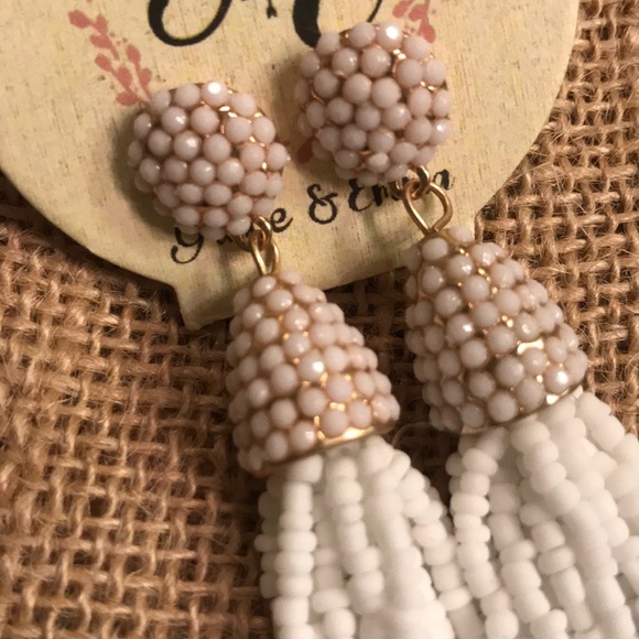 White beaded earrings - Picture 2 of 3